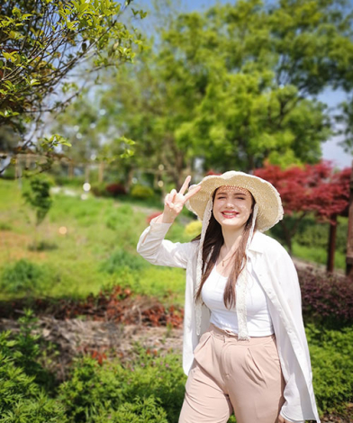 Experience Chinese Culture: Tea-Picking Trip for International Students at the CCN IFP Centre at Jiangsu University